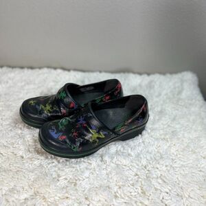 Dansko Frog Painted Vegan Vesta Professional Clogs Multicolor/Black Size 6.5